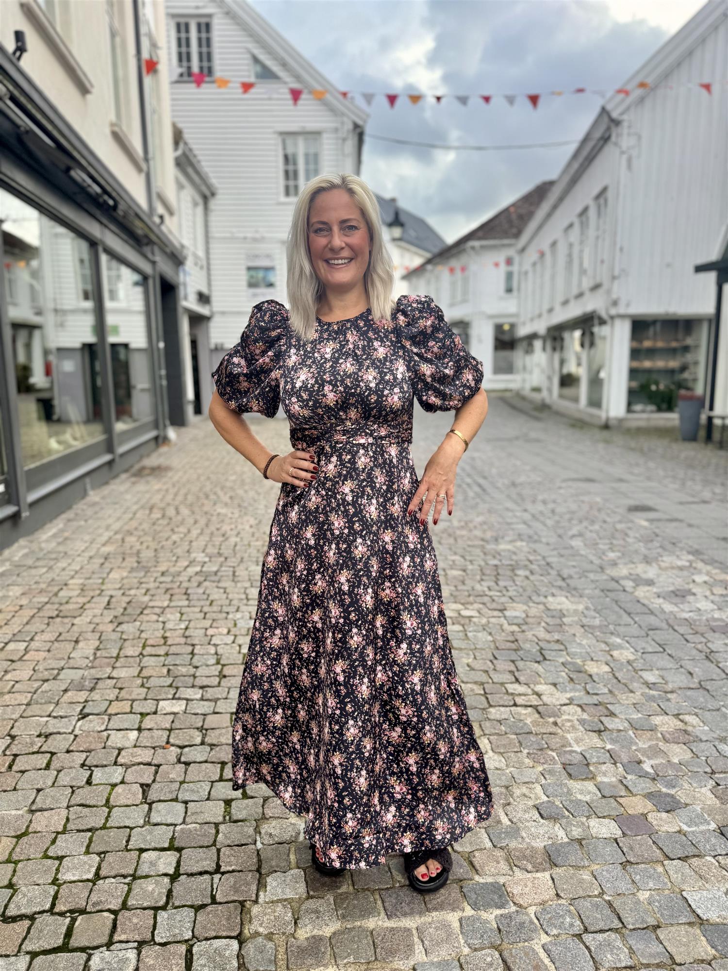 Kikka Rosy Dress i sort detaljbilde, kjole fra Neo Noir hos Image Mandal