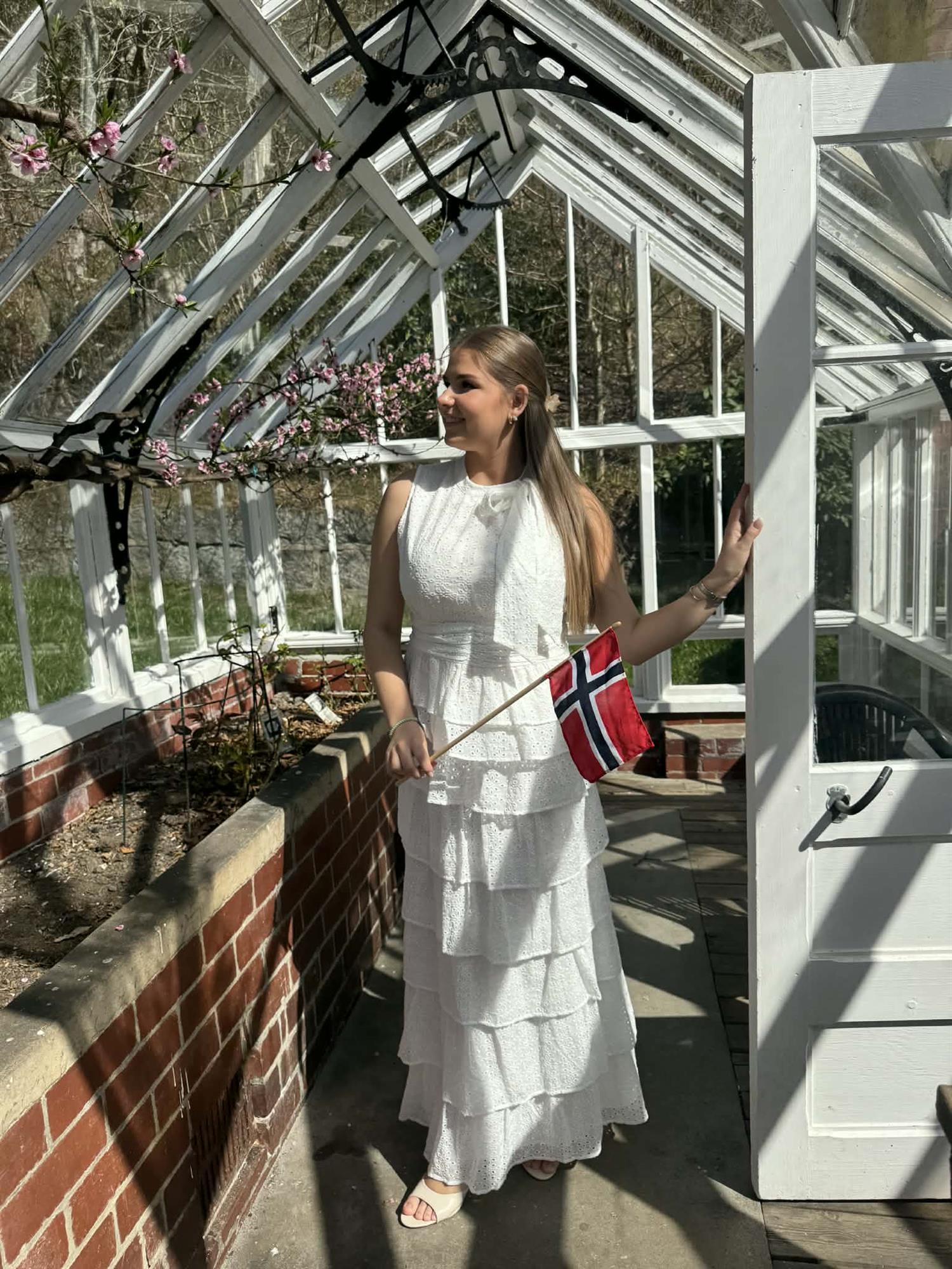 Morris Emb Skirt i offwhite i bomull, skjørt fra Neo Noir hos Image Mandal