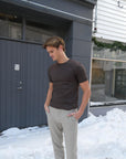 Norregaard Contrast T-shirt i brun alternativt utsnitt, t-skjorte fra Les Deux hos Image Mandal