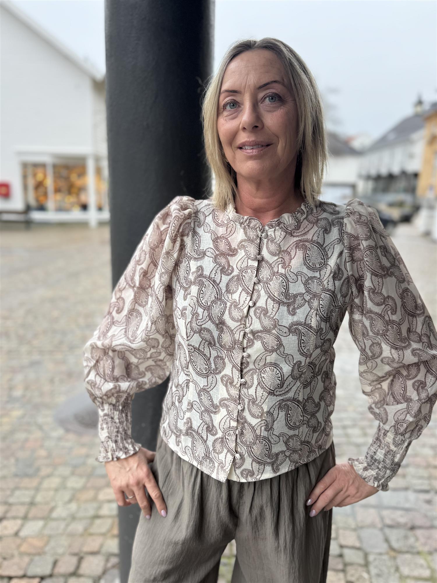 Gilda Soft Paisley Blouse detaljbilde, skjorte fra Neo Noir hos Image Mandal