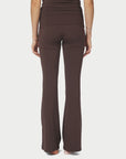 Ulianna Leggings Pants i brun på modell, underdel fra Neo Noir hos Image Mandal