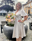 Florence wrap dress i Off-white, kjole fra Ravn Ravn hos Image Mandal