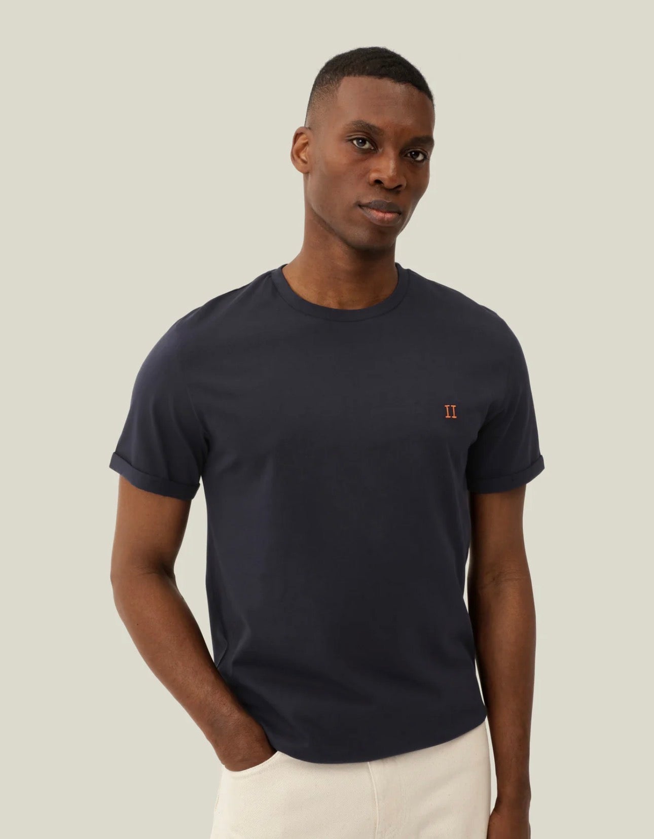 Norregaard T-shirt i marine sett fra siden, t-skjorte fra Les Deux hos Image Mandal