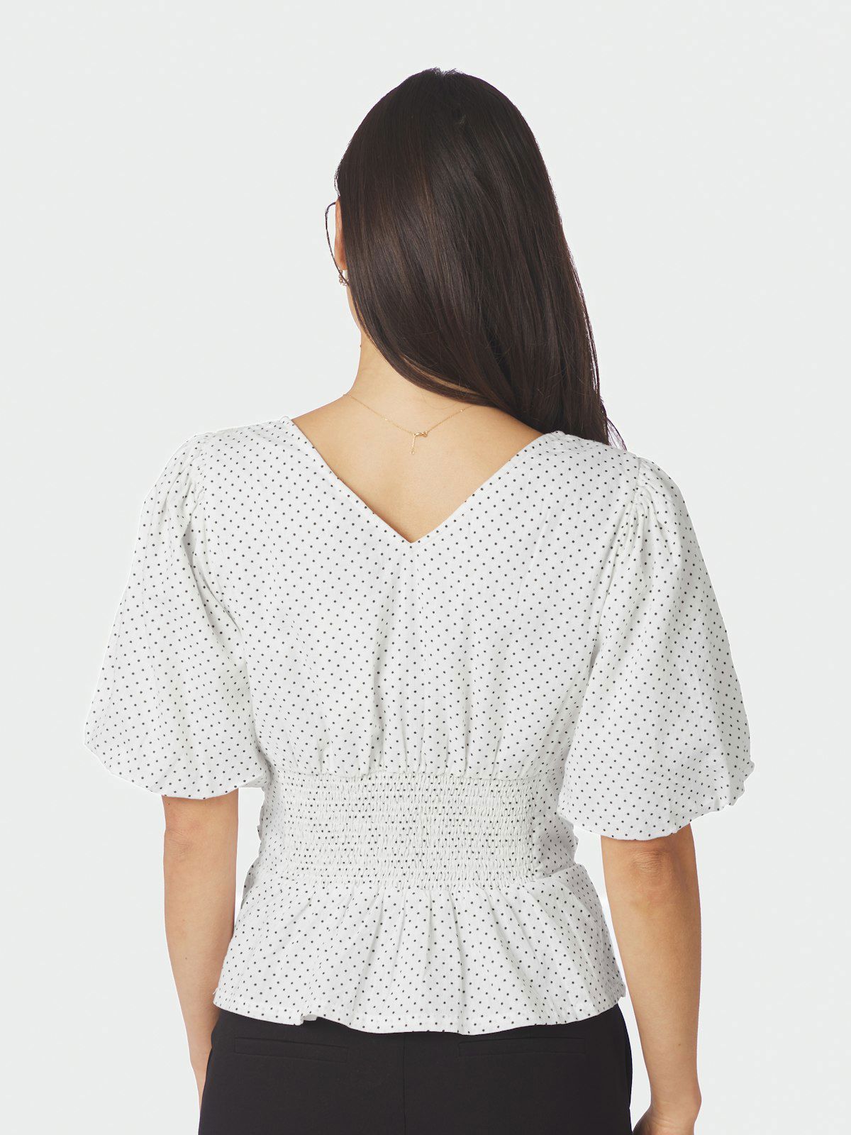Sapura Mini Dot Blouse i hvit nærbilde av detaljer, bluse fra Neo Noir hos Image Mandal