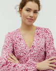 Shinya Dress i rosa nærbilde av detaljer, kjole fra MBYM hos Image Mandal