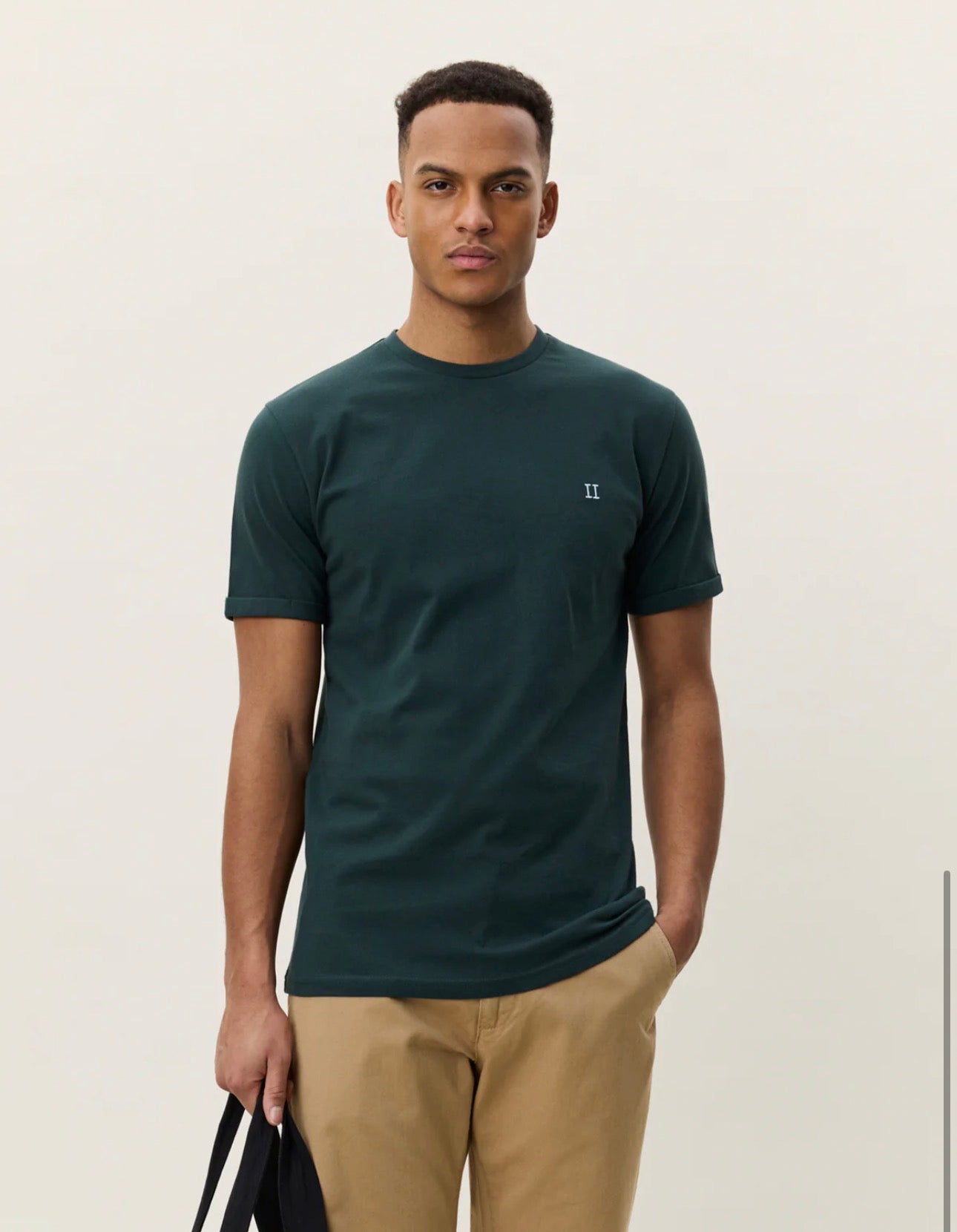 Core Contrast T-Shirt i grønn, t-skjorte fra Les Deux hos Image Mandal