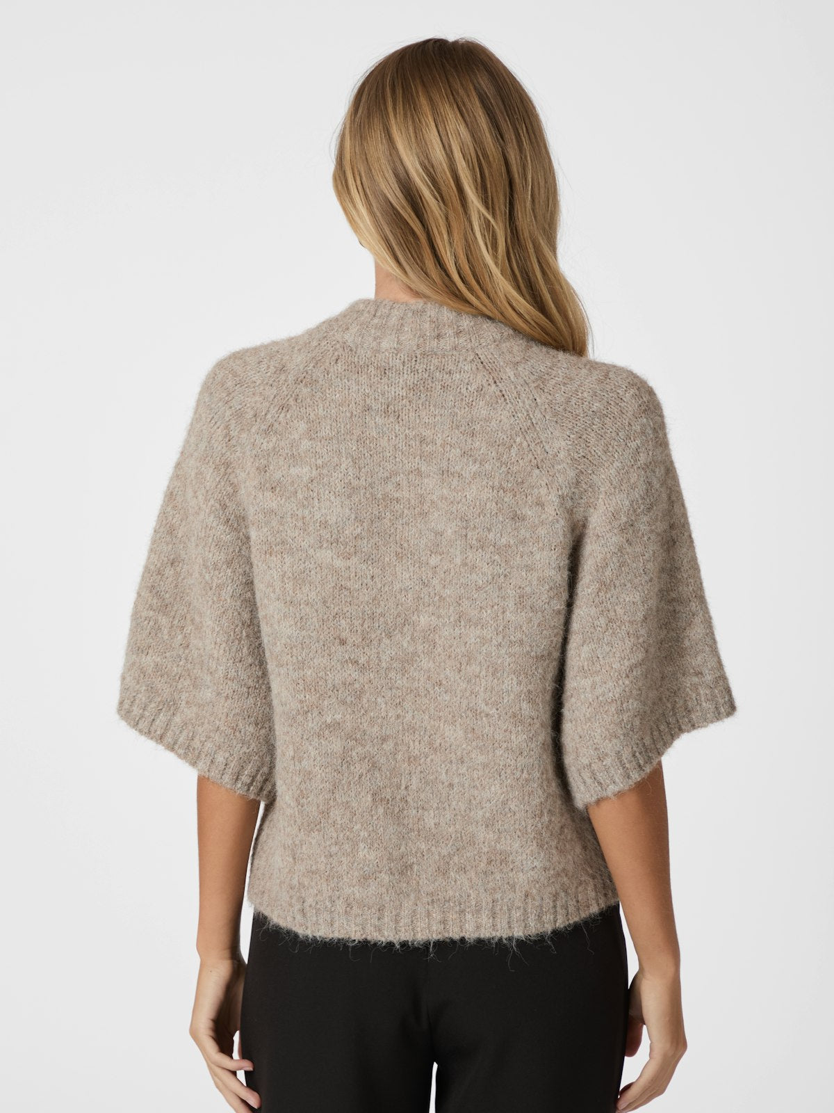 Benuta Fluffy Knit Cardigan styling-inspirasjon, cardigan fra Neo Noir hos Image Mandal