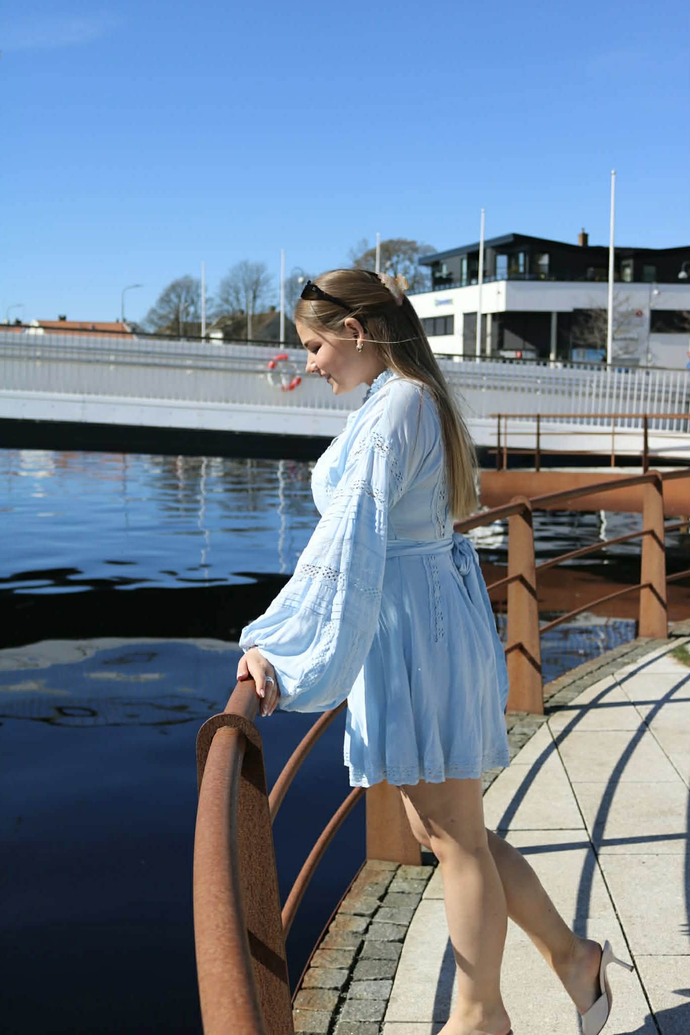 Litarv Dress i lyseblå i viskose, kjole fra Ravn Ravn hos Image Mandal