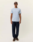 Norregaard Contrast T-shirt i blå bakfra, t-skjorte fra Les Deux hos Image Mandal