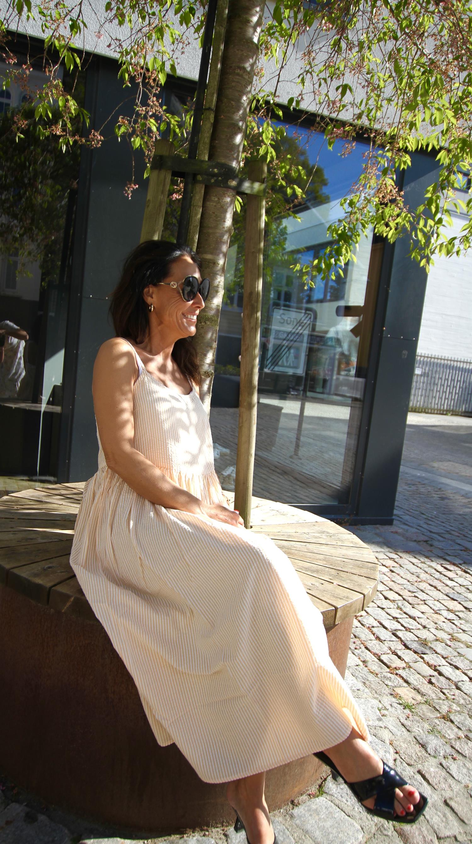 Kirasz Dress ekstra vinkel, kjole fra Saint Tropez hos Image Mandal