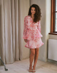 Rivana Print Chiffon Dress i rosa sett fra siden, kjole fra Neo Noir hos Image Mandal