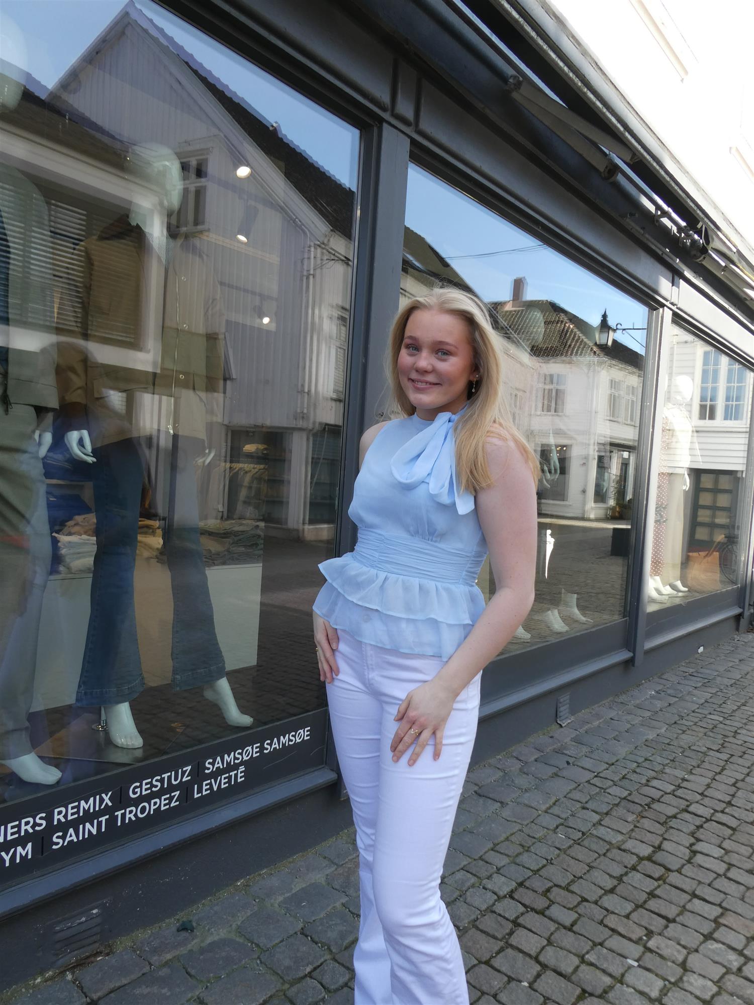 Ansol Solid Chiffon Top i blå styling-inspirasjon, topp fra Neo Noir hos Image Mandal