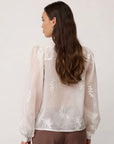 Novincc Emb Ls Shirt i offwhite sett fra siden, skjorte fra Co'couture hos Image Mandal