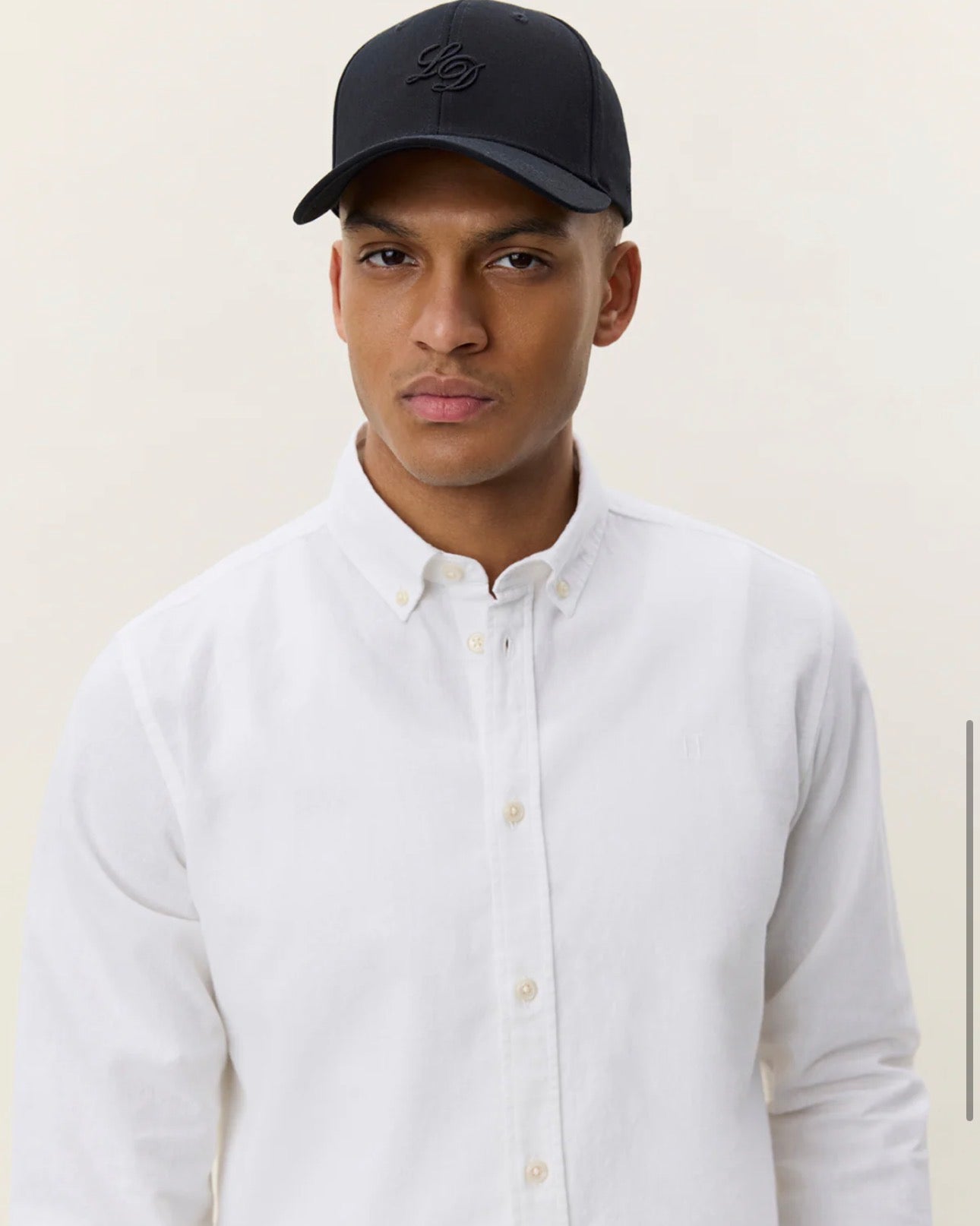 Cotton Linen Shirt i hvit sett fra siden, skjorte fra Les Deux hos Image Mandal