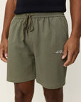 Stan Seersucker Swim Shorts i grønn i polyester, badetøy fra Les Deux hos Image Mandal