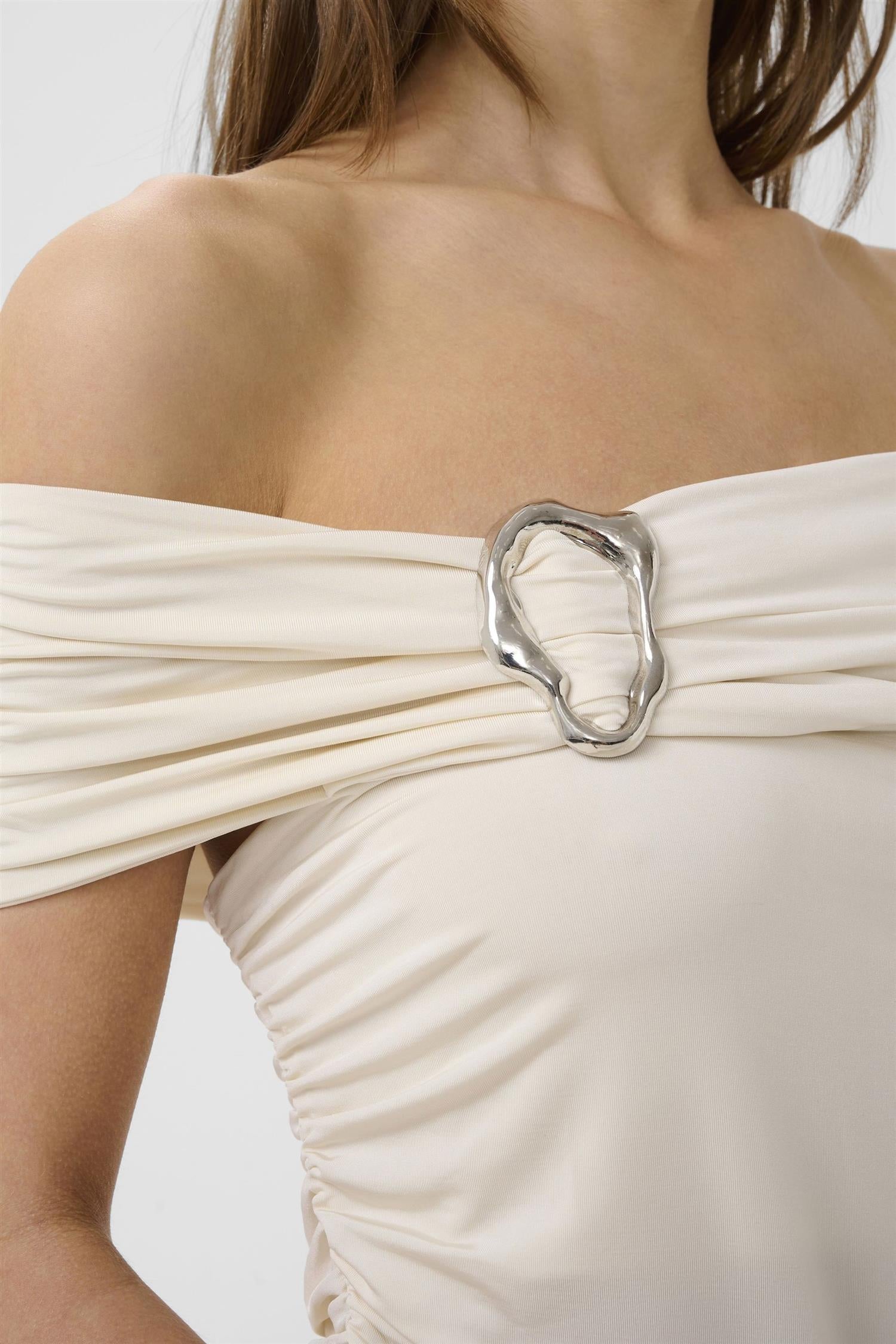 Gzlaily Off Shoulder Top i egret bakfra, skjorte fra Gestuz hos Image Mandal