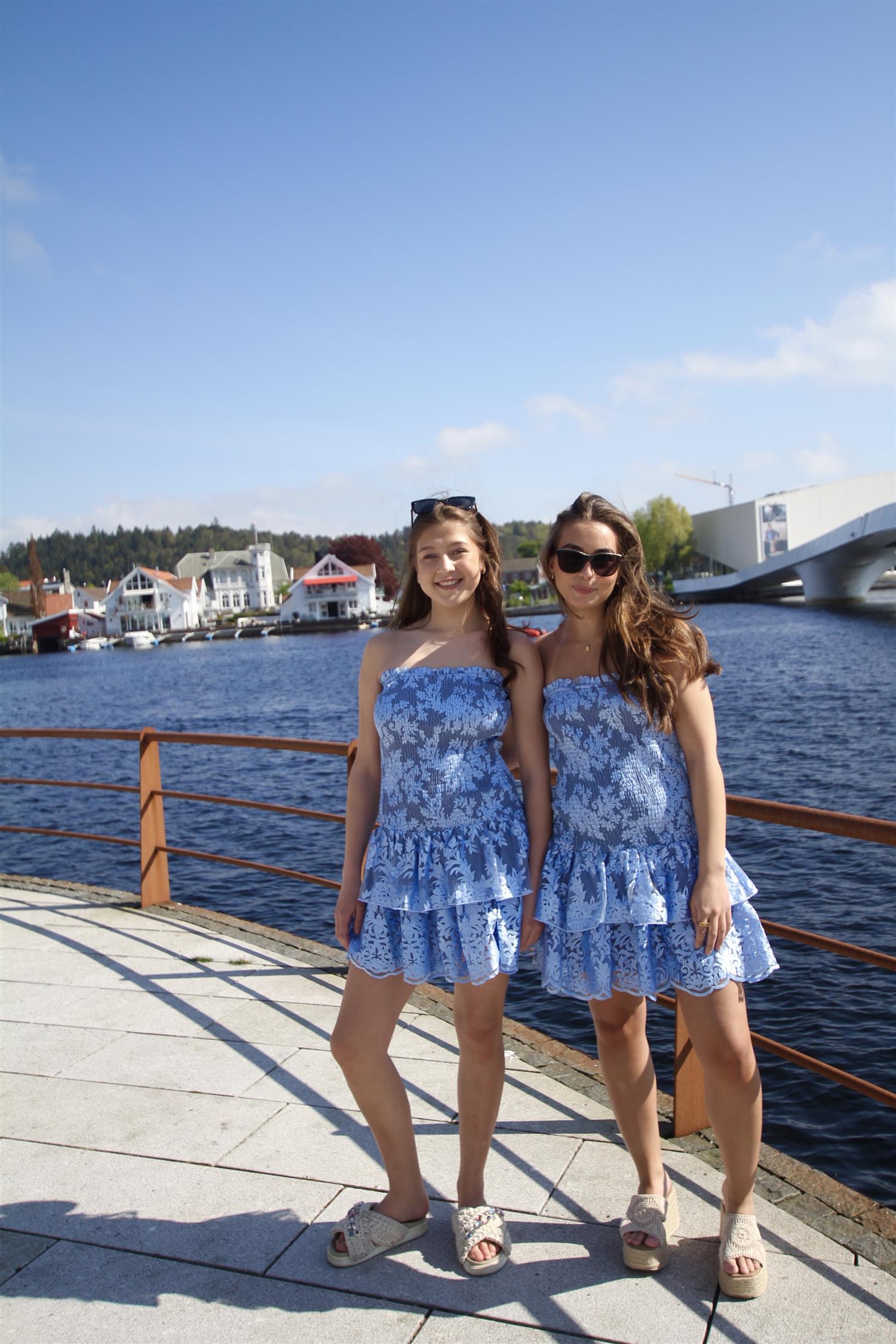 Candra Dress i blå stylet antrekk, kjole fra Golightly hos Image Mandal