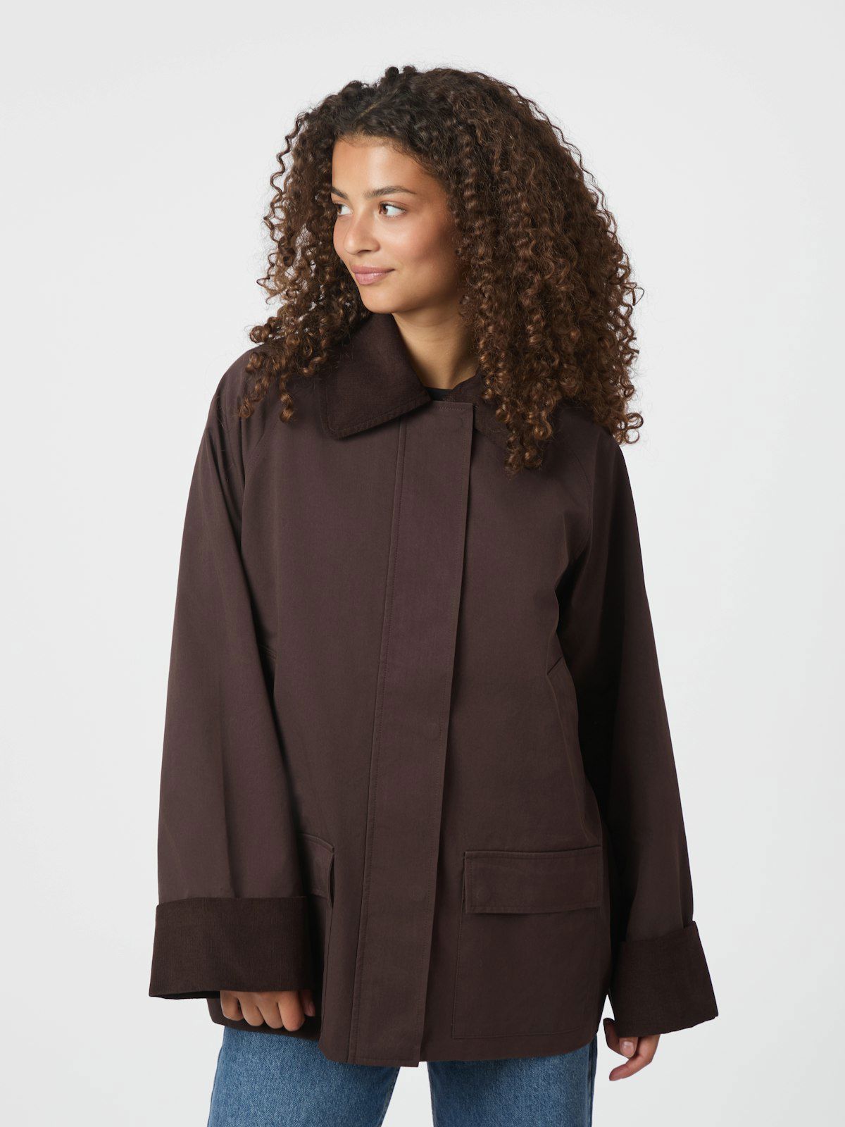 Anastacia Cord Jacket i brun stylet antrekk, yttertøy fra Neo Noir hos Image Mandal