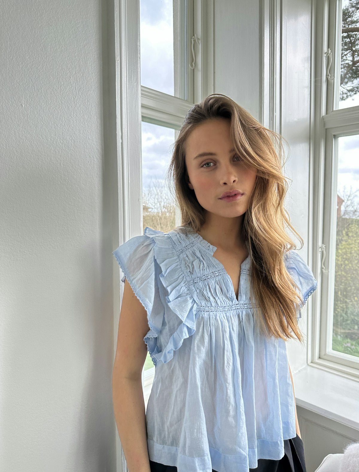 Jayla Voile Top i blå ekstra vinkel, bluse fra Neo Noir hos Image Mandal