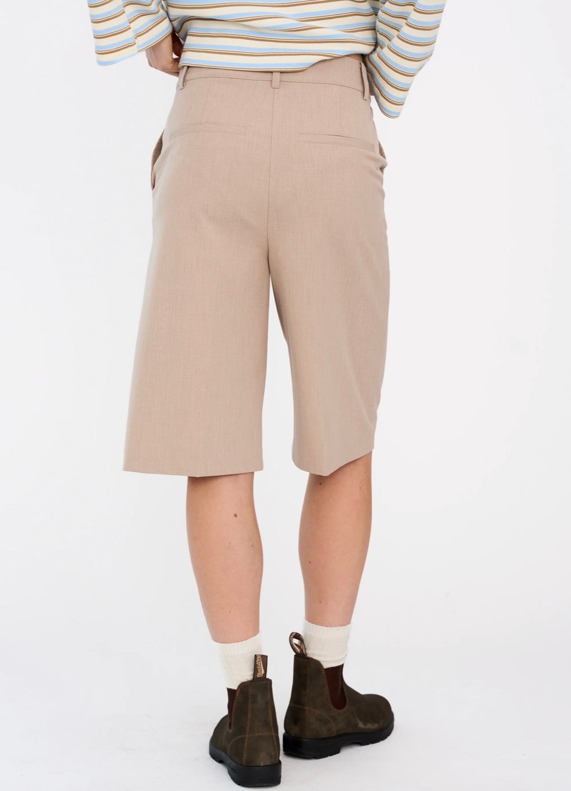 Andrea Long Shorts i beige stylet antrekk, shorts fra Ivy Copenhagen hos Image Mandal