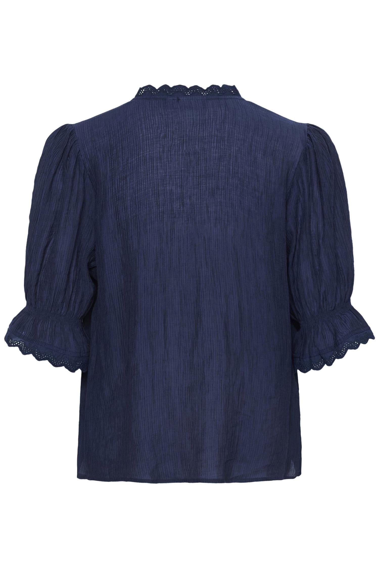 Kristelsz Shirt i ombre blå nærbilde av detaljer, skjorte fra Saint Tropez hos Image Mandal