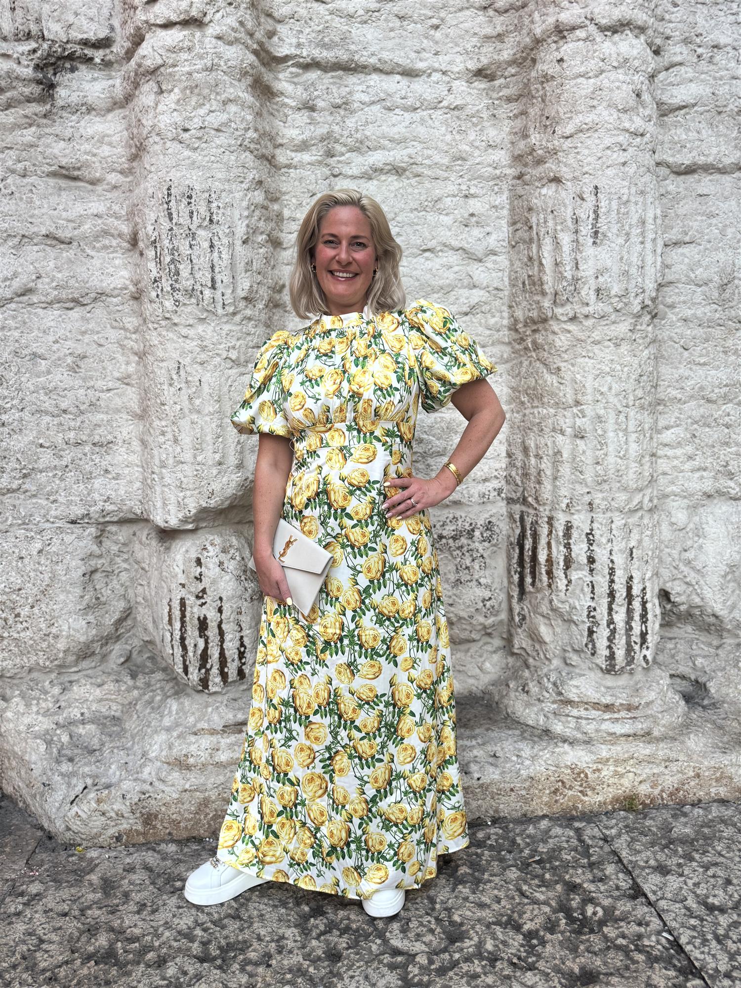 Holly Print Dress i gul ekstra vinkel, kjole fra Golightly hos Image Mandal