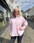 Dalma Soft Stripe Stone Shirt i '- - - - i bomull, bluse fra Neo Noir hos Image Mandal
