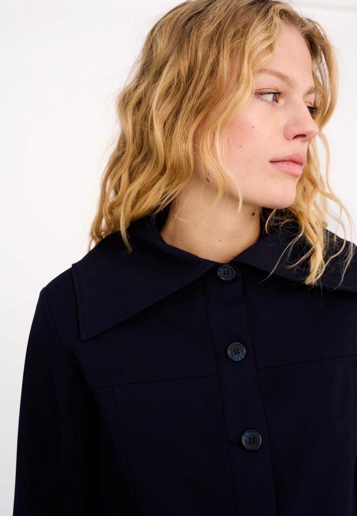 Andrea  Sailor Jacket i mørkeblå bakfra, blazer fra Ivy Copenhagen hos Image Mandal