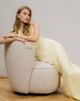 Florentina Dress i pastel gul i polyester, kjole fra Urban Pioneers hos Image Mandal
