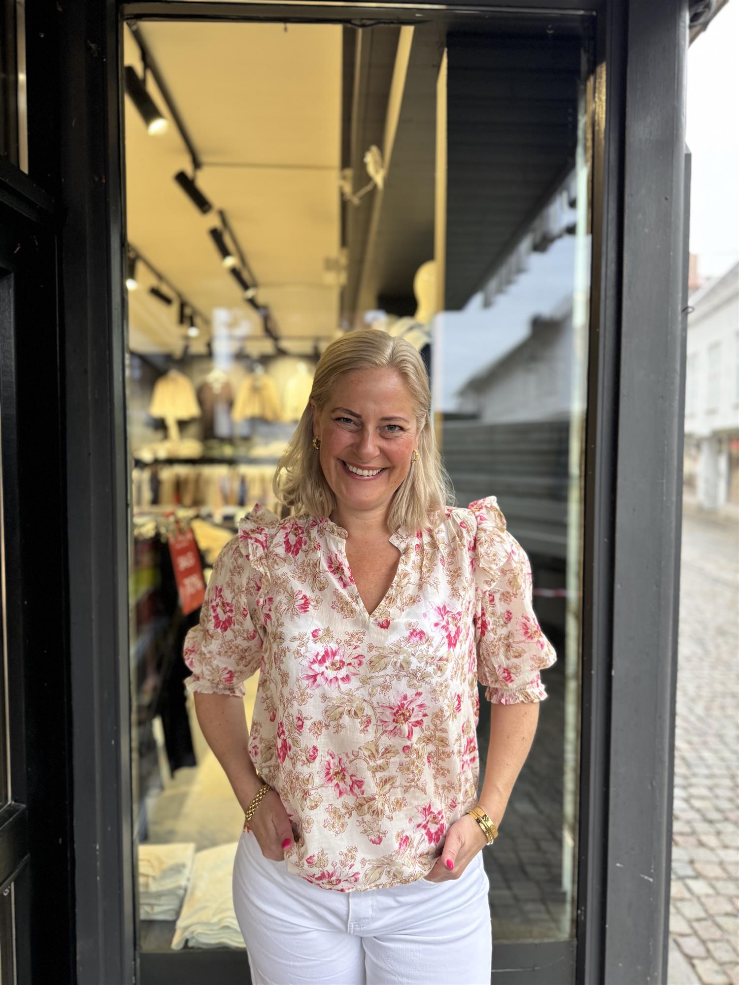 Davina Flower Rose Blouse i rose i bomull, skjorte fra Neo Noir hos Image Mandal