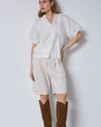 Neacc Ss V-Shirt i hvit bakfra, bluse fra Co'couture hos Image Mandal