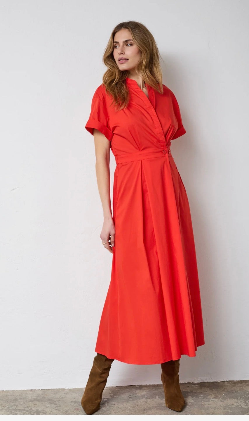 Elaracc Wrap Ss Dress i flame nærbilde av detaljer, kjole fra Co'couture hos Image Mandal