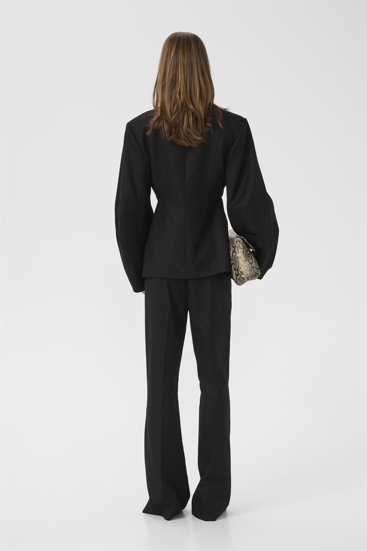 Gztitta Blazer i sort styling-inspirasjon, blazer fra Gestuz hos Image Mandal