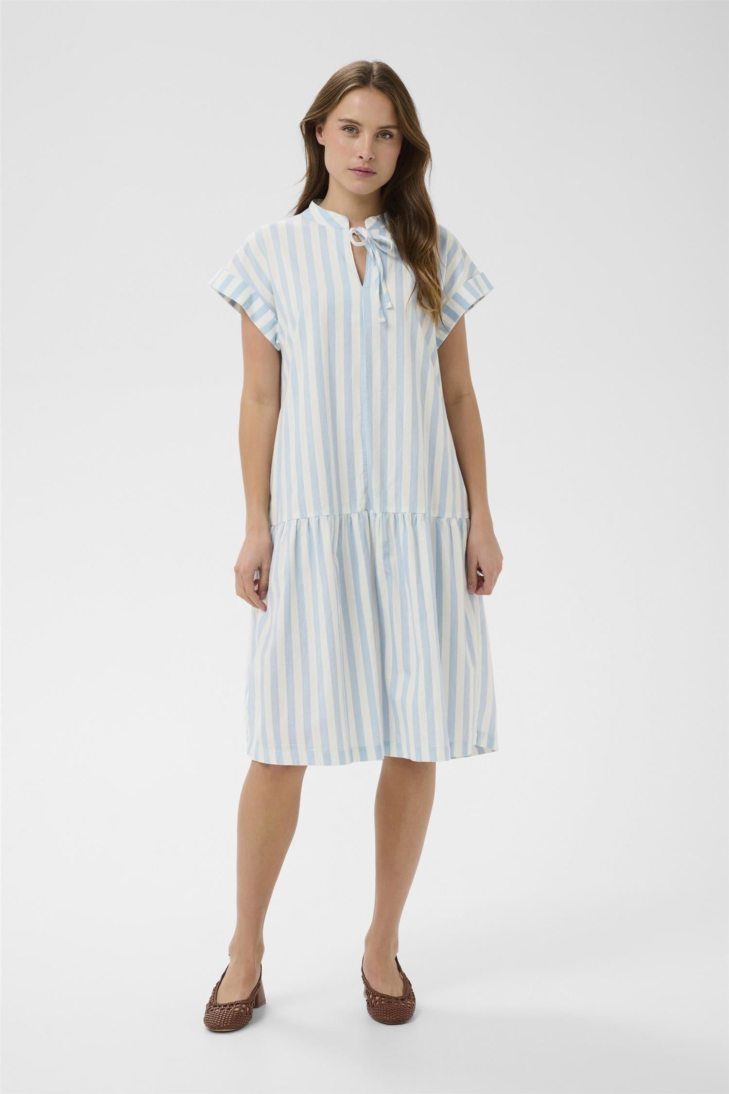 Zalindasz Ss Dress på modell, kjole fra Saint Tropez hos Image Mandal