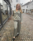 Charlina Shirt på modell, bluse fra MBYM hos Image Mandal