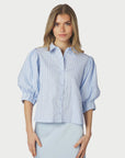 Etta Stripe Stone Shirt i lyseblå stylet antrekk, skjorte fra Neo Noir hos Image Mandal