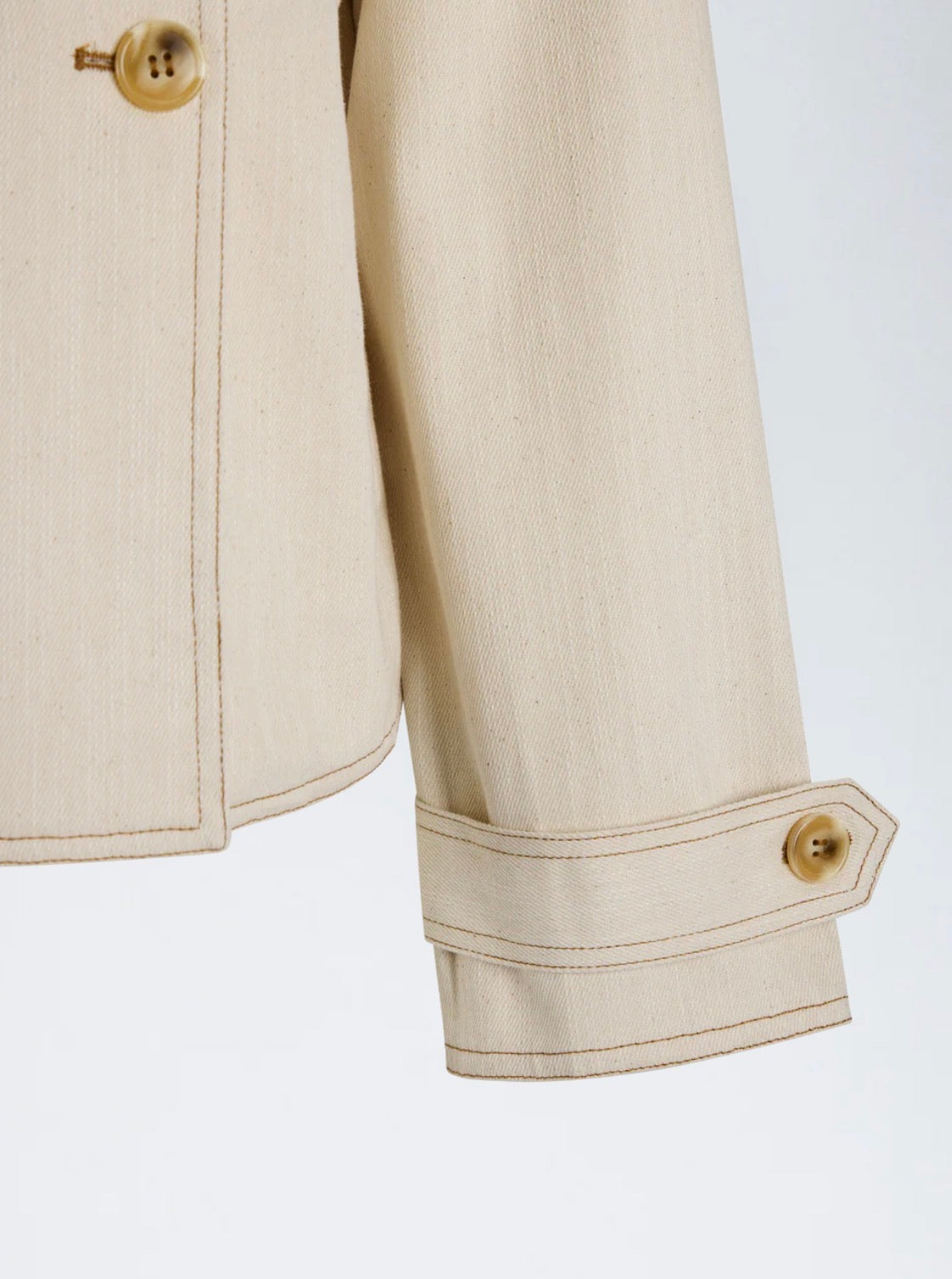 Sajma Trenchcoat i hvit alternativt utsnitt, yttertøy fra Urban Pioneers hos Image Mandal