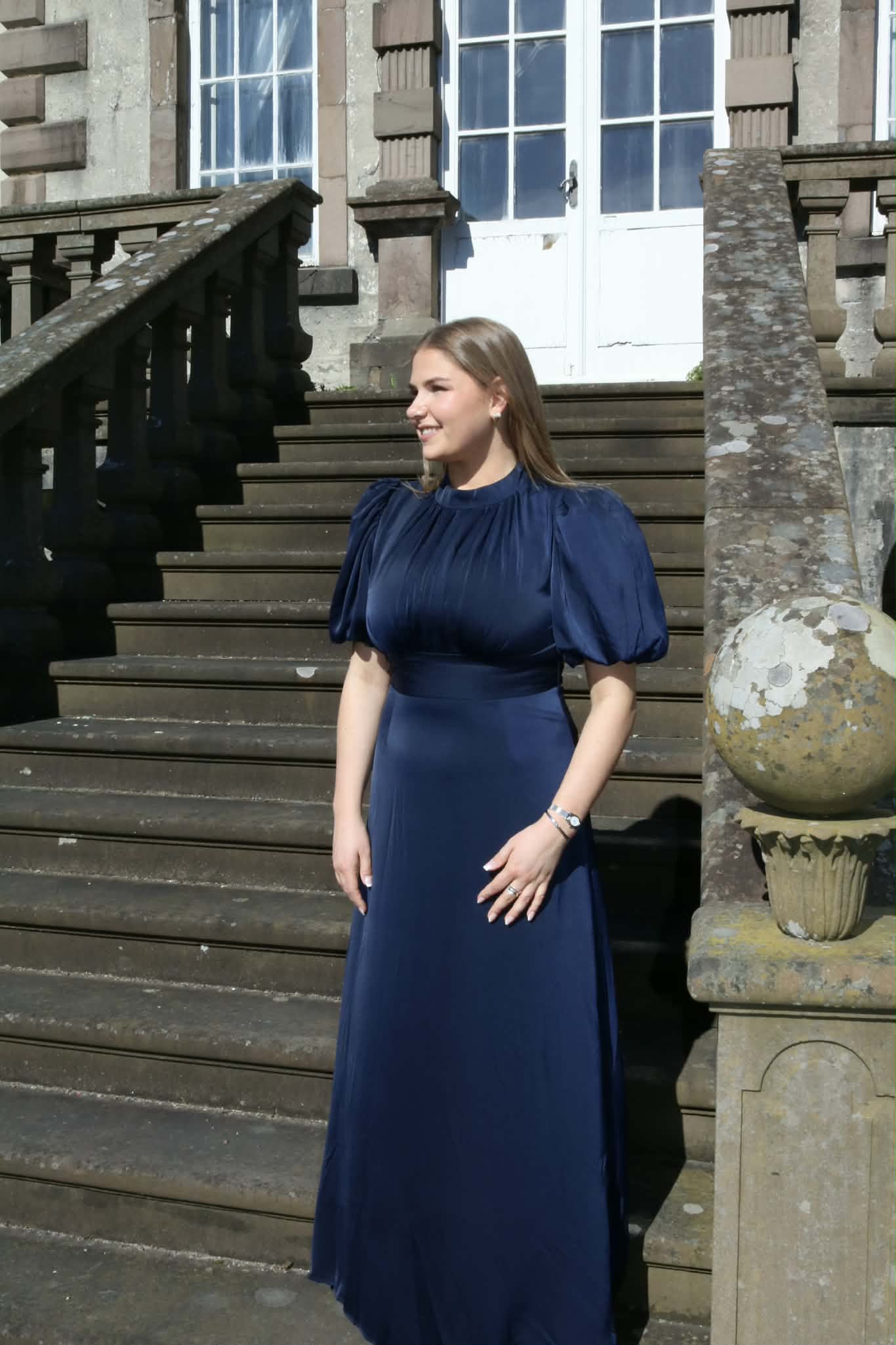 Holly Dress i marineblå detaljbilde, kjole fra Golightly hos Image Mandal