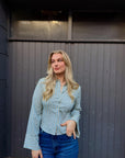 Kalana M Shirt i t98 nærbilde av detaljer, bluse fra MBYM hos Image Mandal