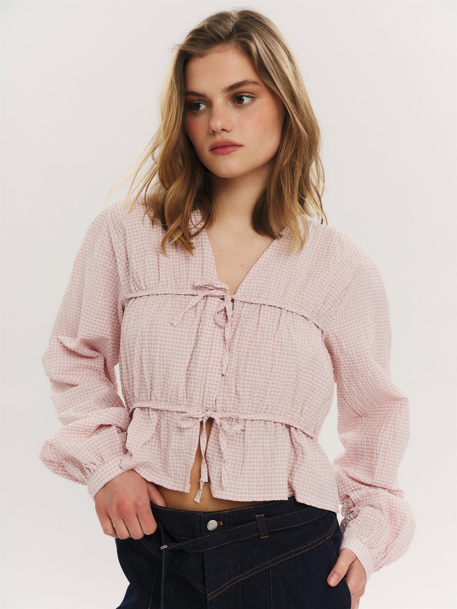 Indiana String Blouse i vasket rosa rutete bakfra, bluse fra Once Untold hos Image Mandal