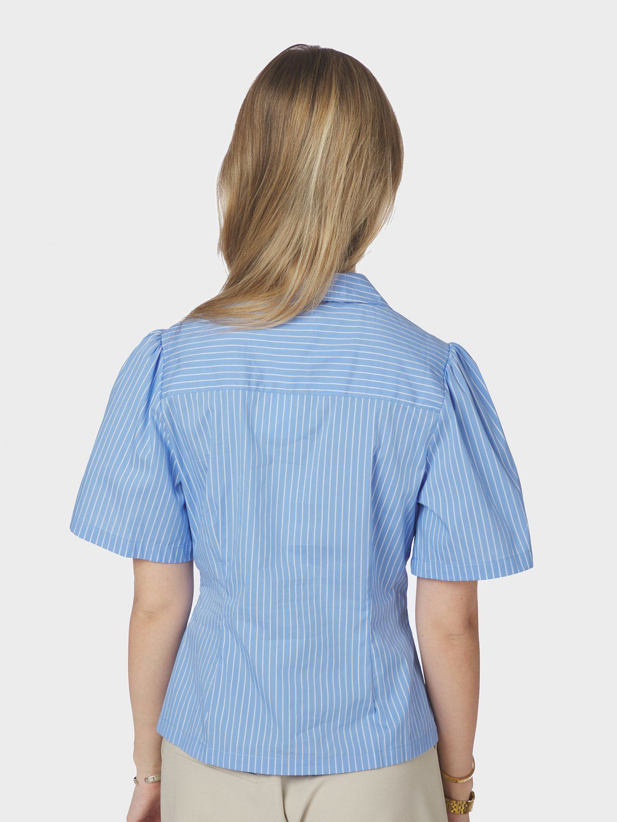 Balara Stripe Poplin Shirt i lyseblå nærbilde av detaljer, skjorte fra Neo Noir hos Image Mandal