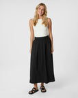 Yara Long Poplin Skirt i sort stylet antrekk, skjørt fra Neo Noir hos Image Mandal