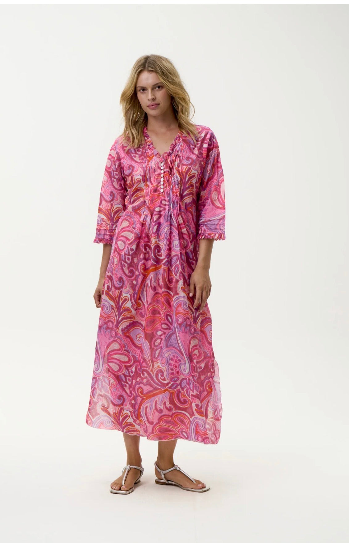 Merida Long Poppy i rosa, kjole fra Oneseason hos Image Mandal