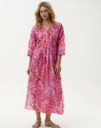 Merida Long Poppy i rosa, kjole fra Oneseason hos Image Mandal