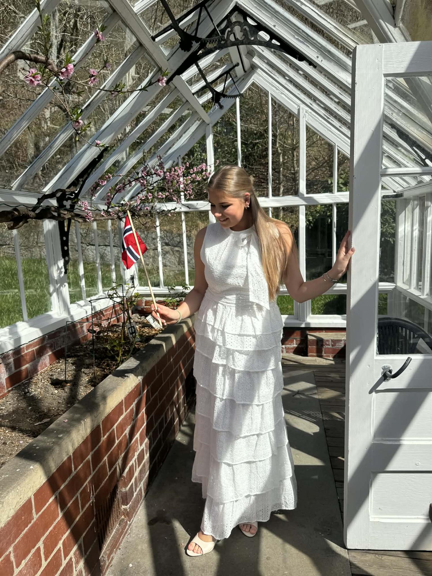 Morris Emb Skirt i offwhite stylet antrekk, skjørt fra Neo Noir hos Image Mandal