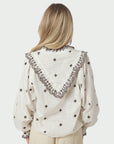 Degas Dot Blouse i offwhite nærbilde av detaljer, skjorte fra Neo Noir hos Image Mandal