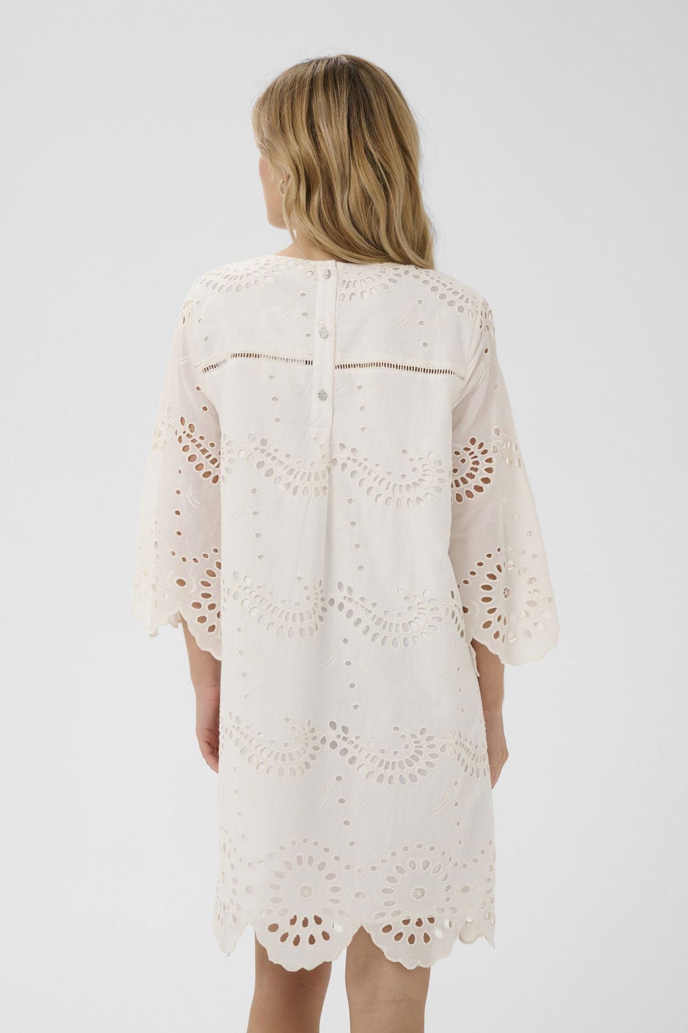 Pillettesz Dress i ice stylet antrekk, kjole fra Saint Tropez hos Image Mandal