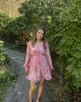 Rivana Print Chiffon Dress i rosa i polyester, kjole fra Neo Noir hos Image Mandal