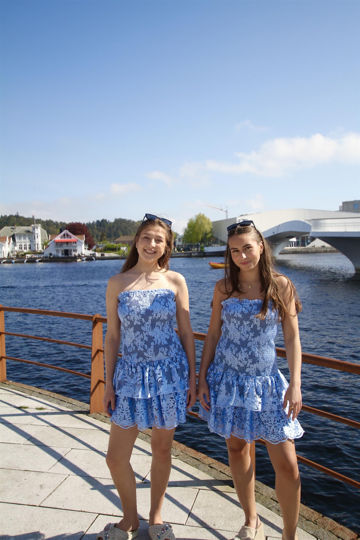 Candra Dress i blå i bomull, kjole fra Golightly hos Image Mandal