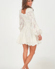 Sophie Lace Dress i hvit nærbilde av detaljer, kjole fra Golightly hos Image Mandal